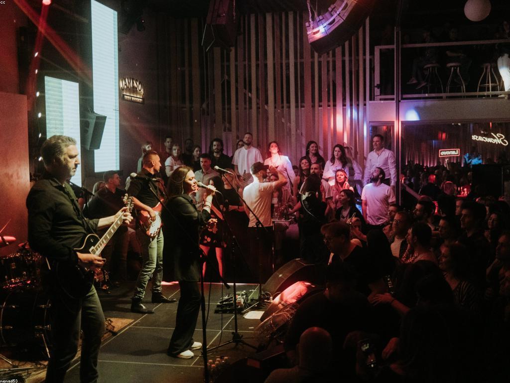 អត្ថប្រយោជន៍និងផលប៉ះពាល់នៃការពិភាក្សាអំពីកាស៊ីណូ